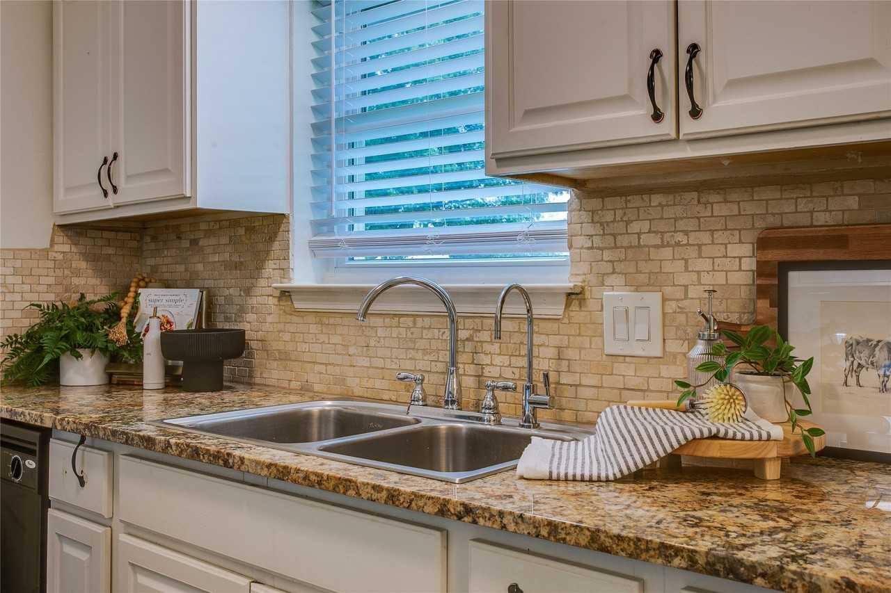914 Meadow Mead Dr - Photo 7 of 22