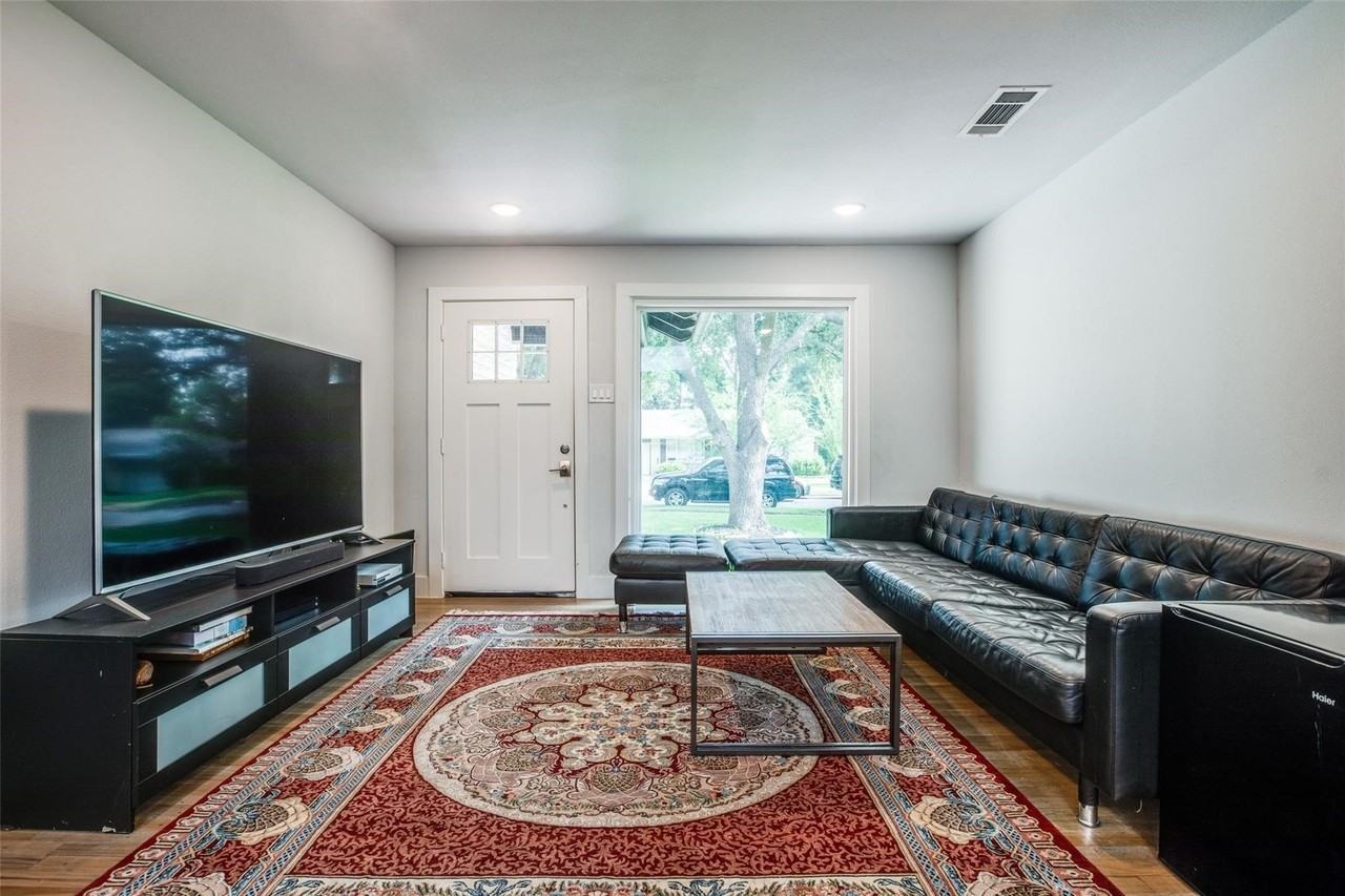 6136 Saint Moritz Ave - Photo 4 of 12