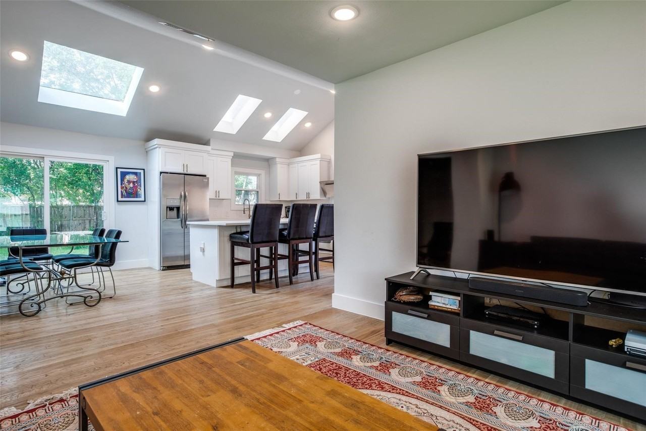 6136 Saint Moritz Ave - Photo 5 of 12
