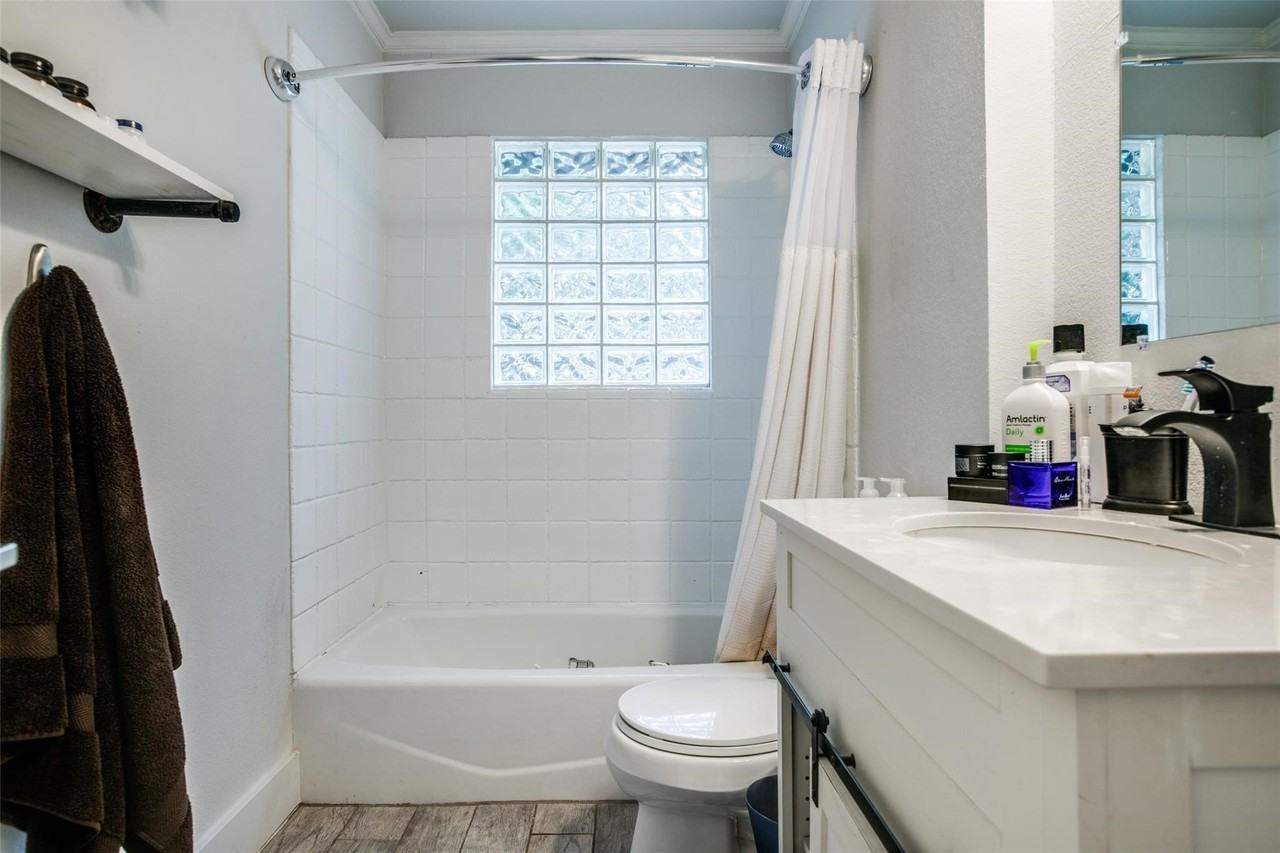 6136 Saint Moritz Ave - Photo 7 of 12