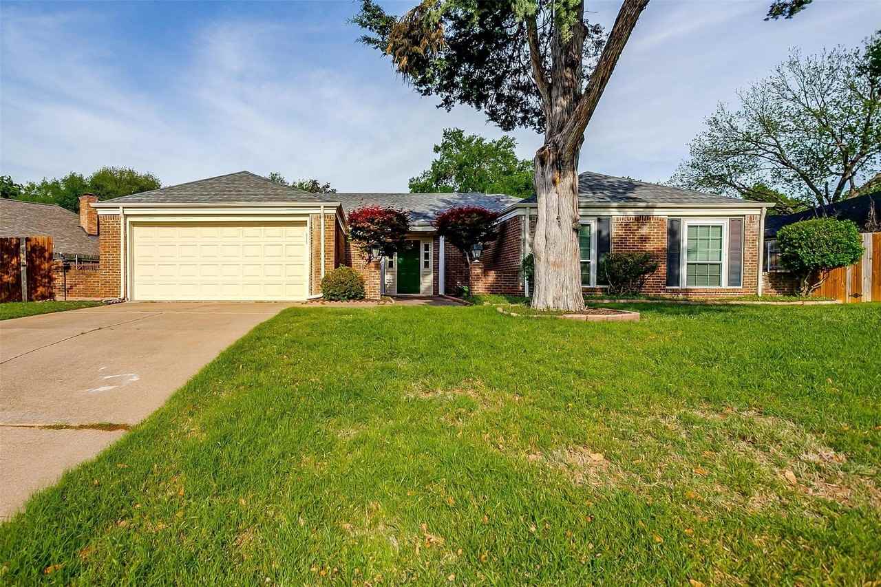 1101 Cypress Pt - Photo 2 of 37