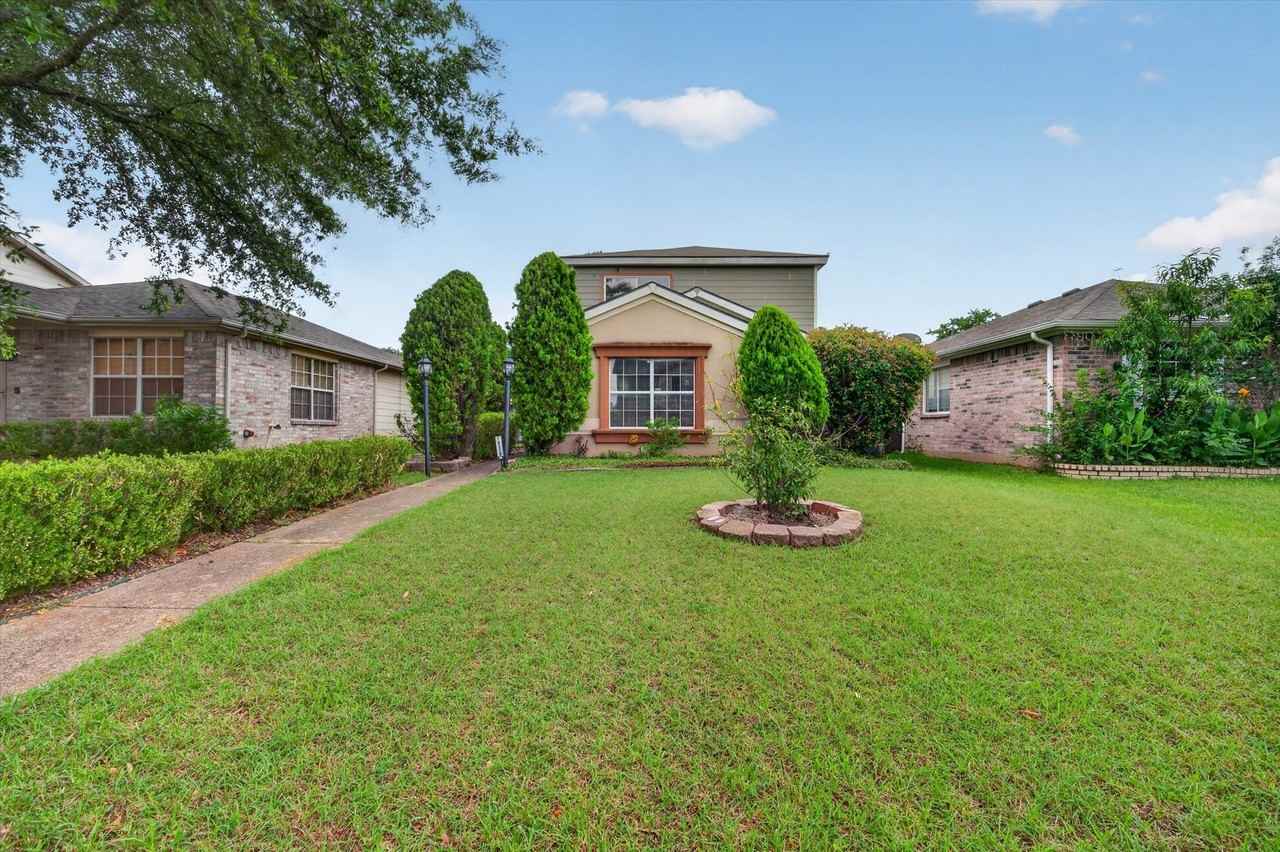 10320 Carolina Oaks Dr - Photo 2 of 19