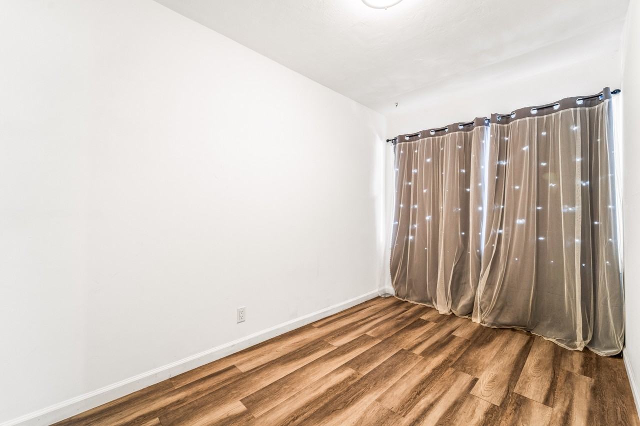 560 Russell St - Photo 6 of 50