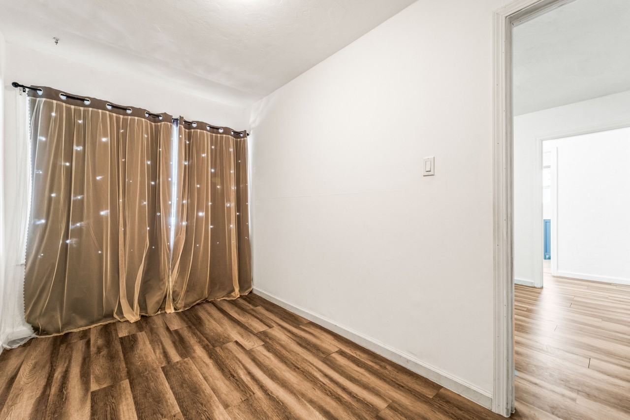 560 Russell St - Photo 7 of 50