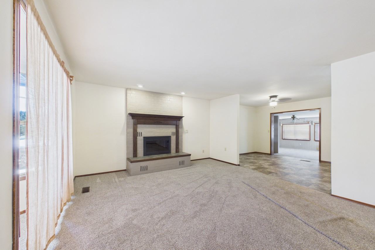 706 Elizabeth Drive7514 Ripplewood Court7514 Ripplewood Court #1 - Photo 4 of 10