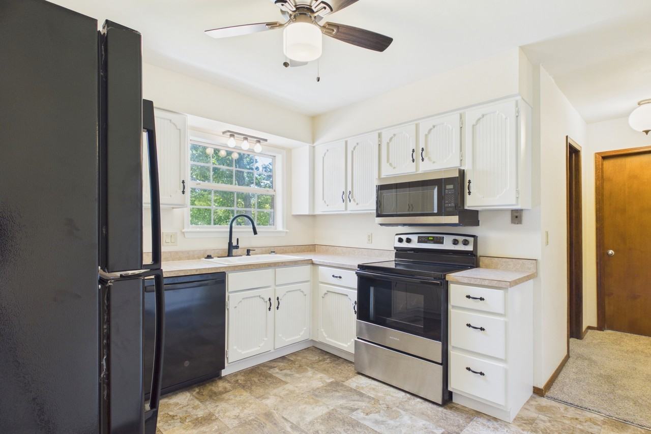 706 Elizabeth Drive7514 Ripplewood Court7514 Ripplewood Court #1 - Photo 5 of 10