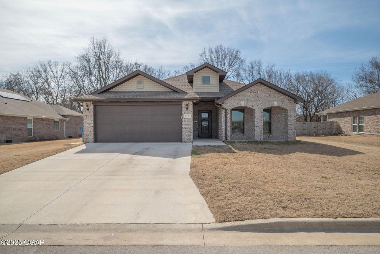 2110 S Greystone Square - Photo 2 of 18