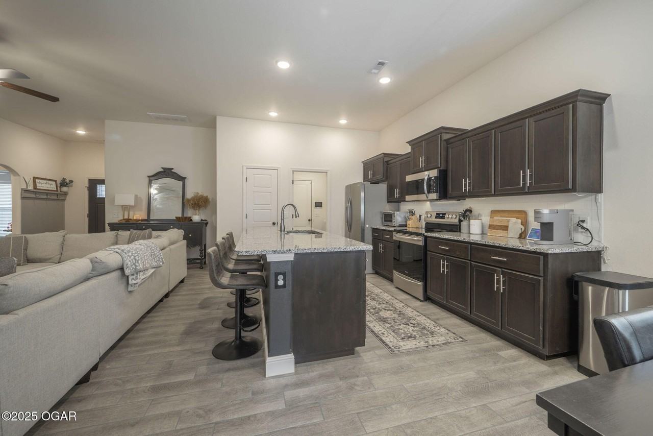 2110 S Greystone Square - Photo 3 of 18