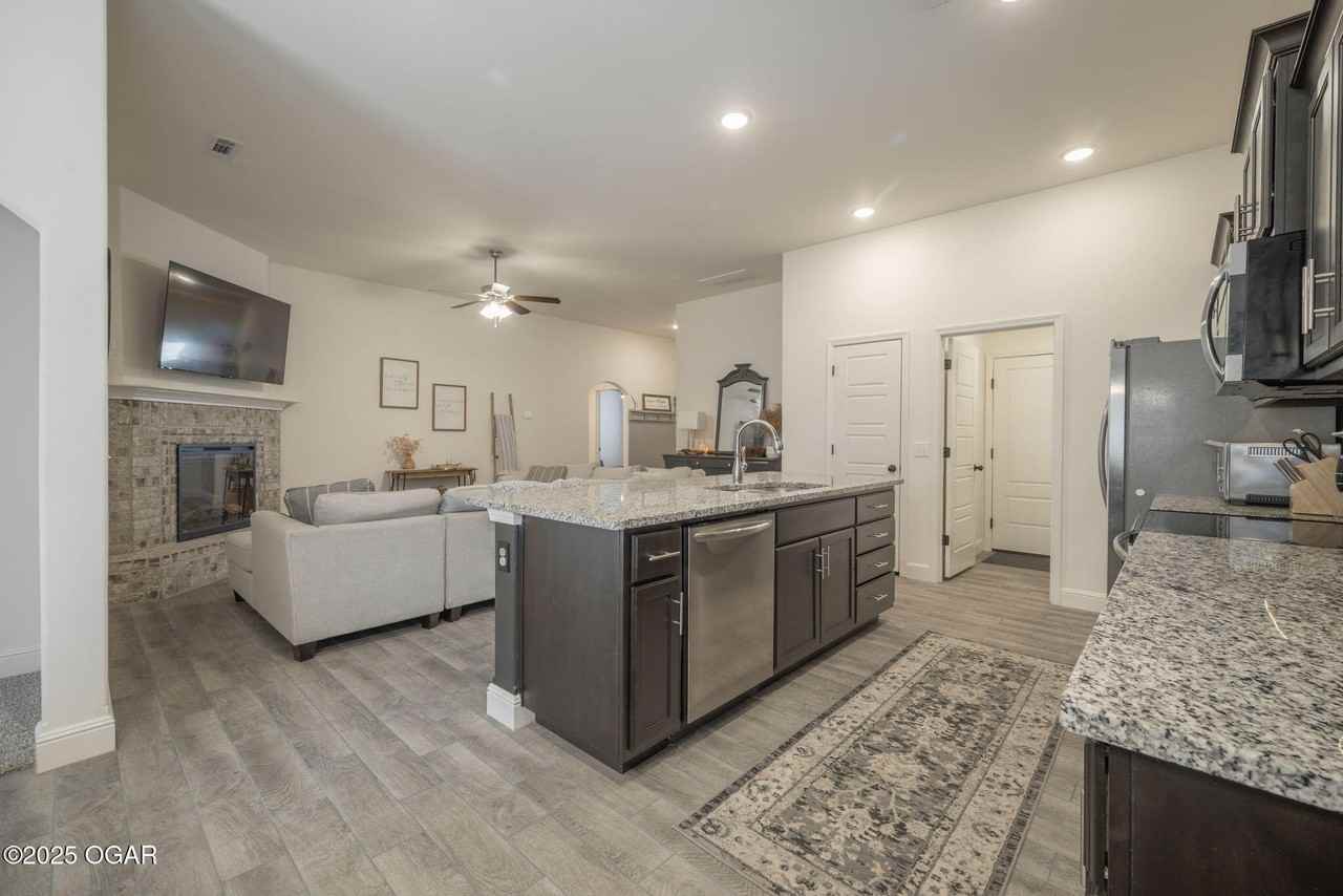 2110 S Greystone Square - Photo 4 of 18