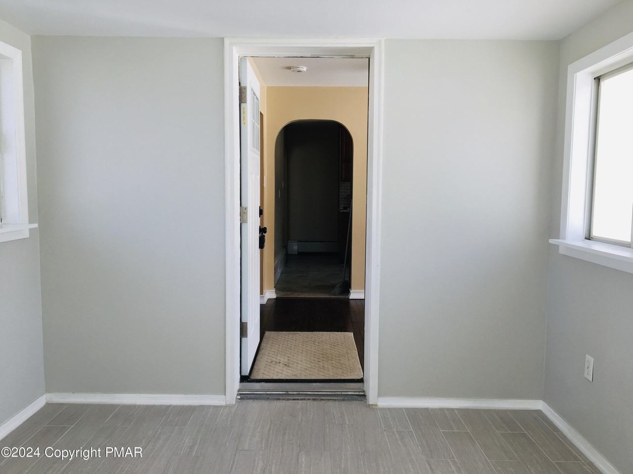 54 Heath Ln - Photo 3 of 22