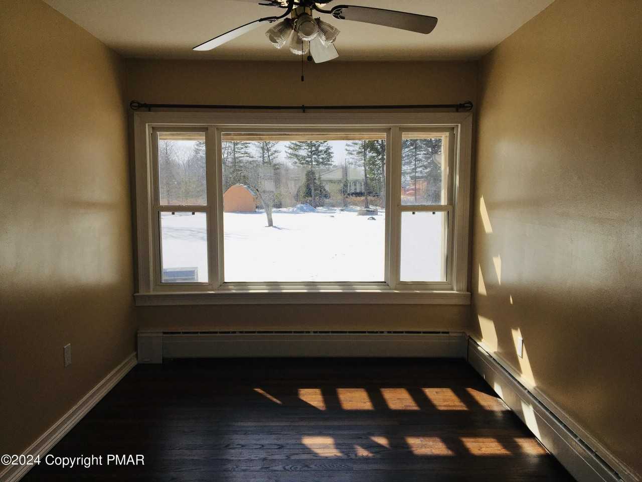 54 Heath Ln - Photo 4 of 22