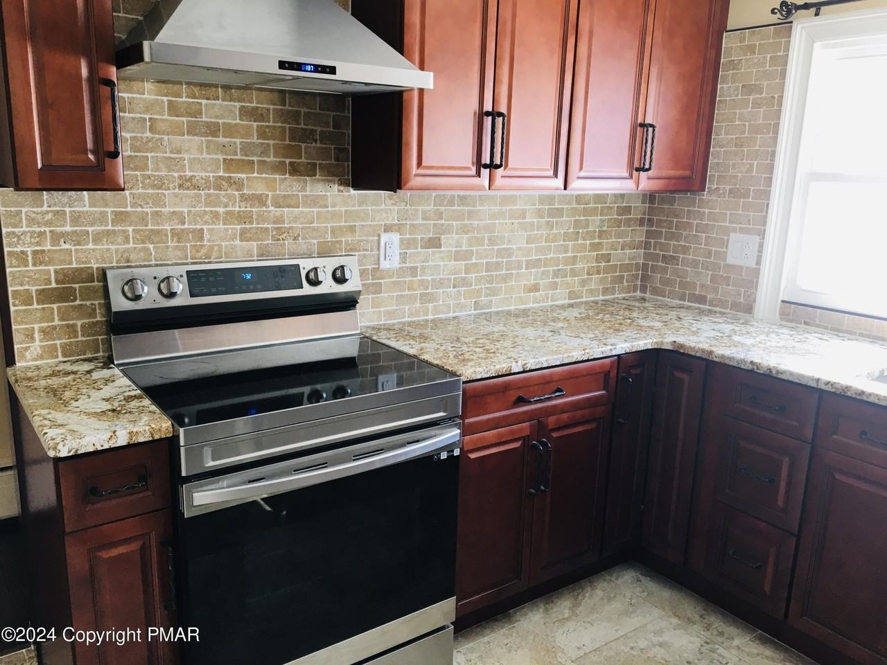 54 Heath Ln - Photo 5 of 22