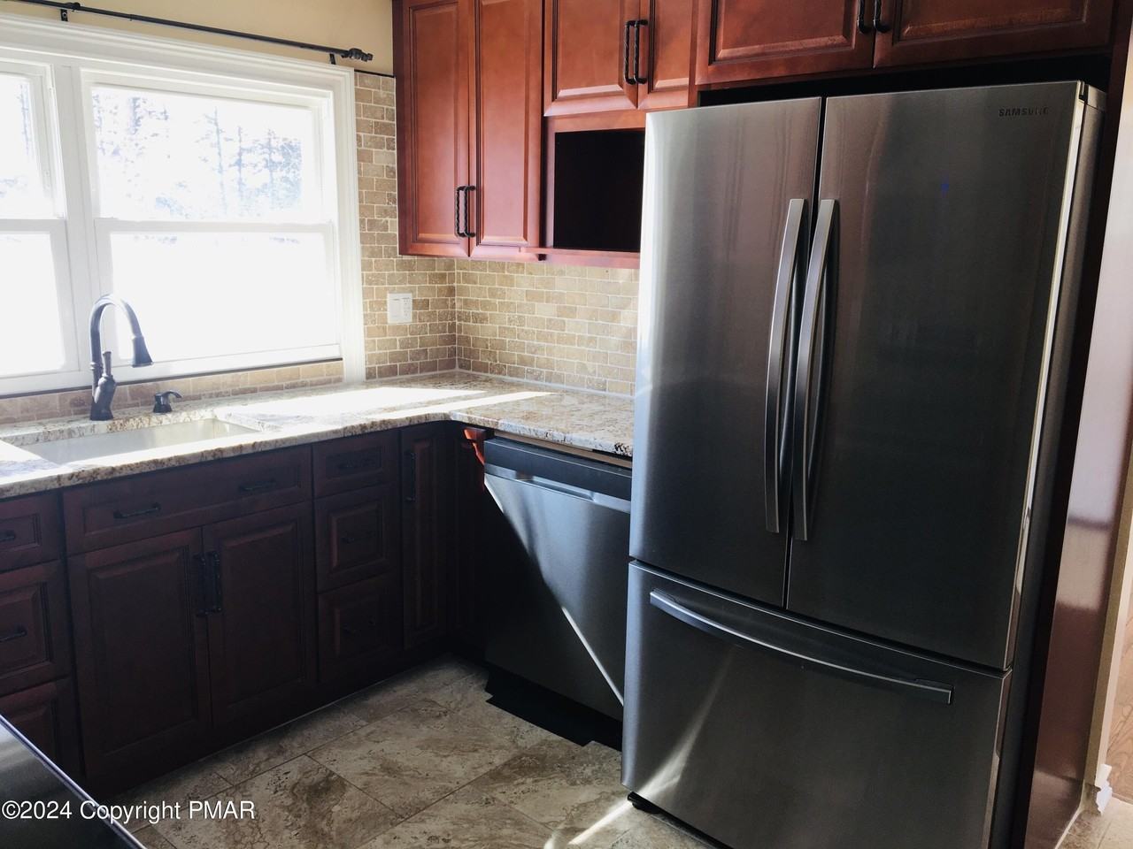 54 Heath Ln - Photo 6 of 22