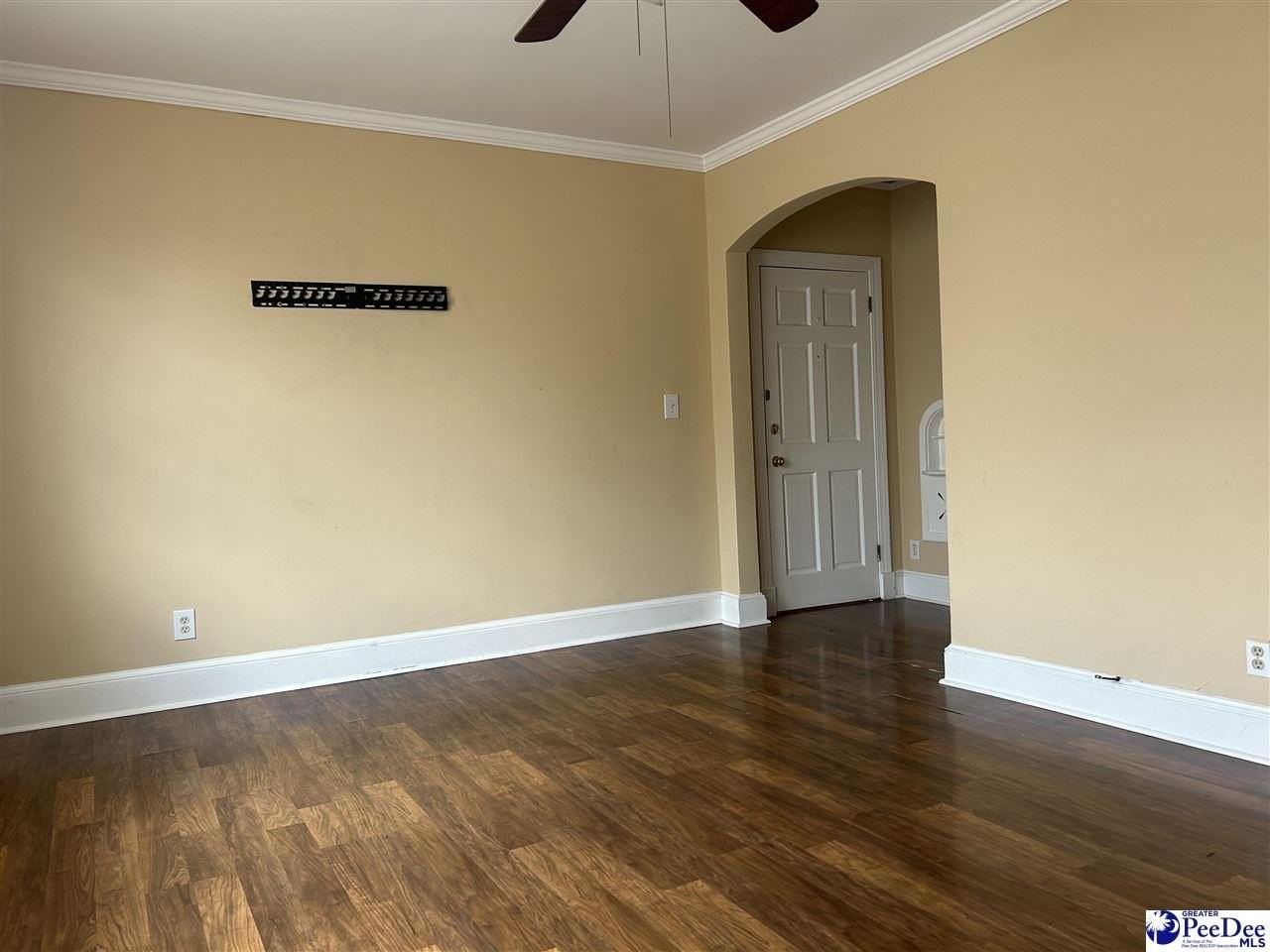 600 Warley St Apt 4 - Photo 5 of 8