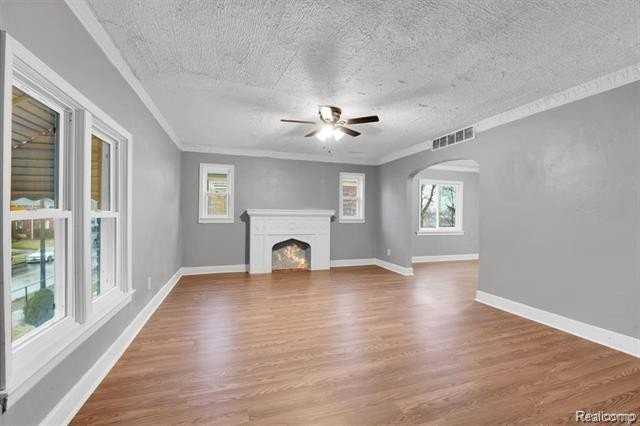 13924 Roselawn St - Photo 2 of 27