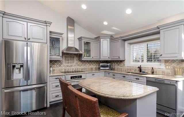 2880 Birchena Cres - Photo 3 of 14