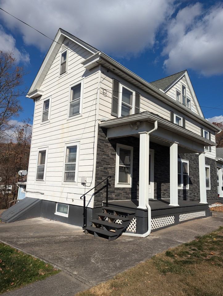 1279 Vine St #NA - Photo 2 of 16