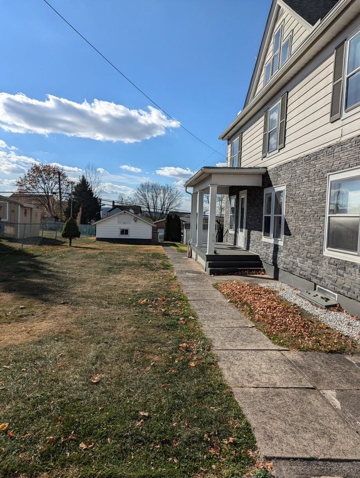 1279 Vine St #NA - Photo 3 of 16