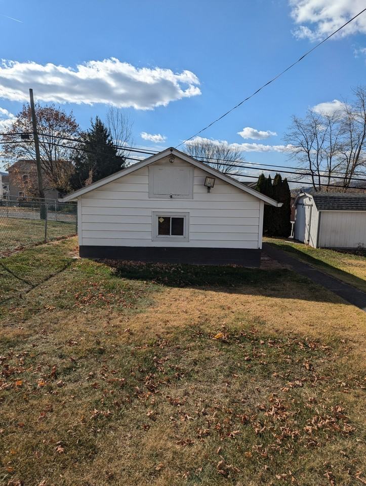 1279 Vine St #NA - Photo 5 of 16