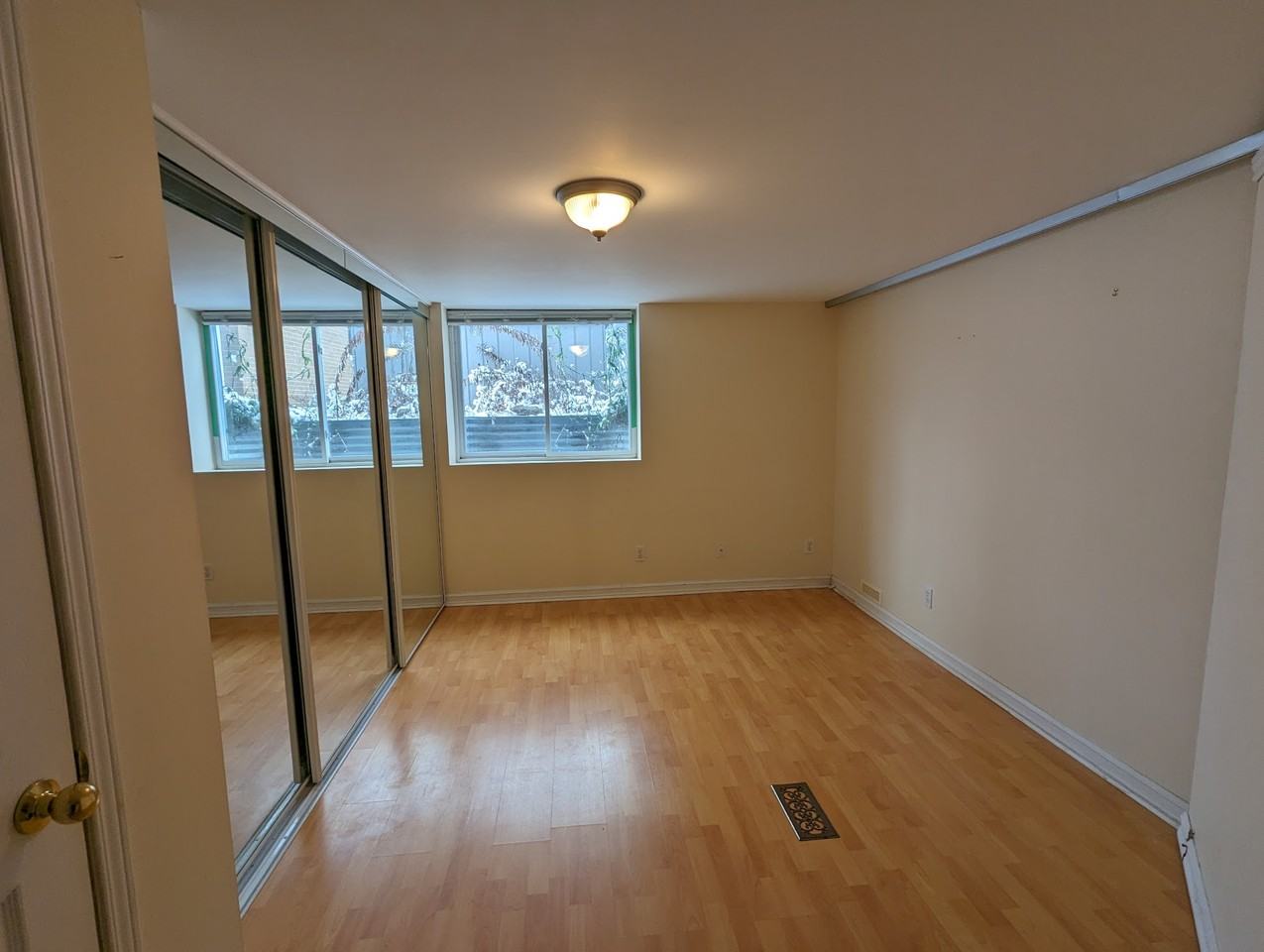 2071 Lenester Avenue - Photo 5 of 10