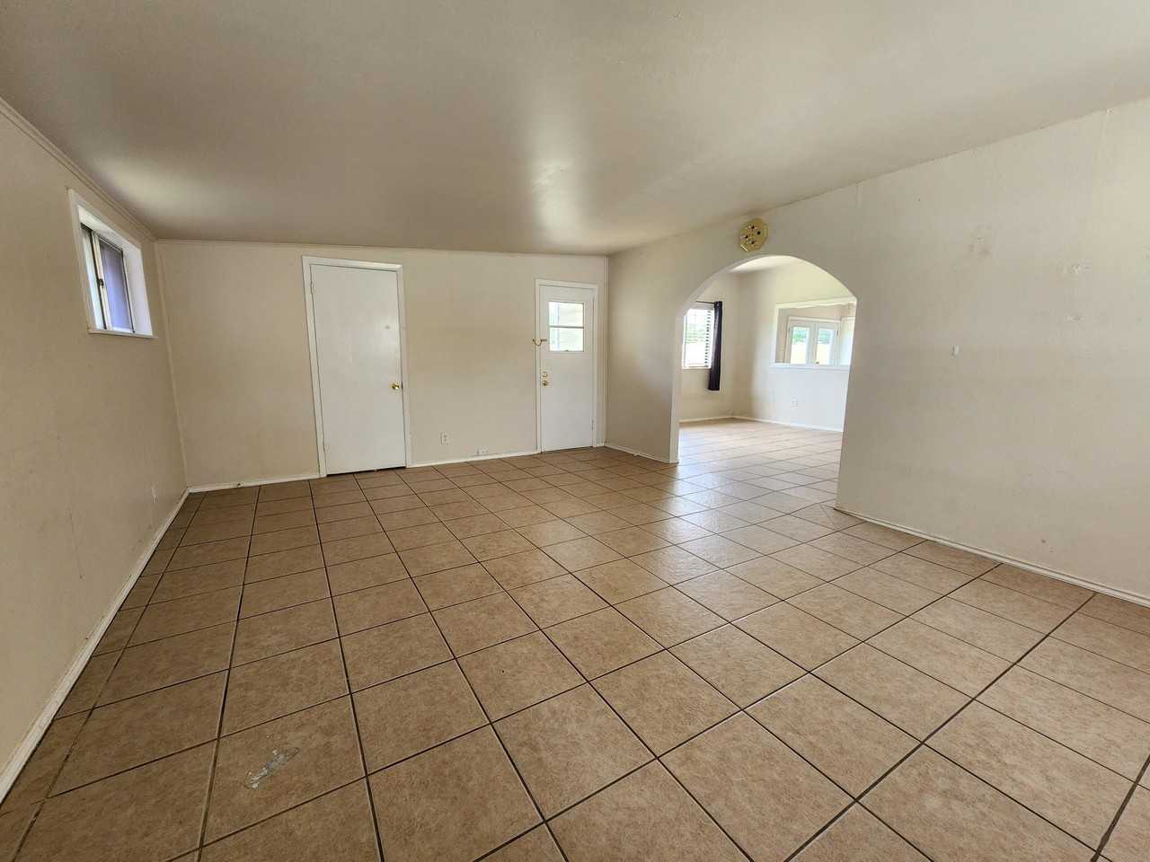 2406 Stanton St - Photo 2 of 11