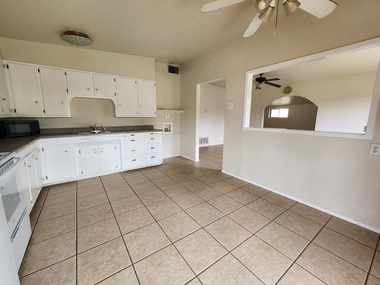 2406 Stanton St - Photo 5 of 11
