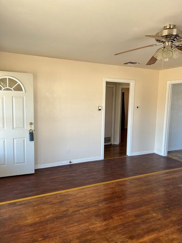 1201 Clairmont St - Photo 4 of 19