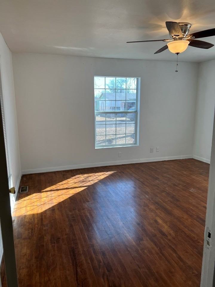 1201 Clairmont St - Photo 6 of 19