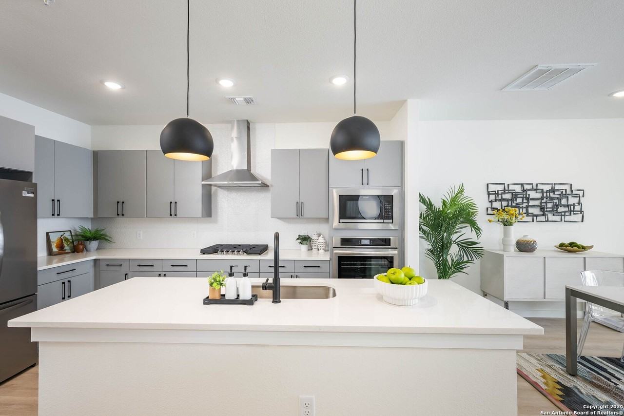 719 E Locust St #2102 - Photo 3 of 22
