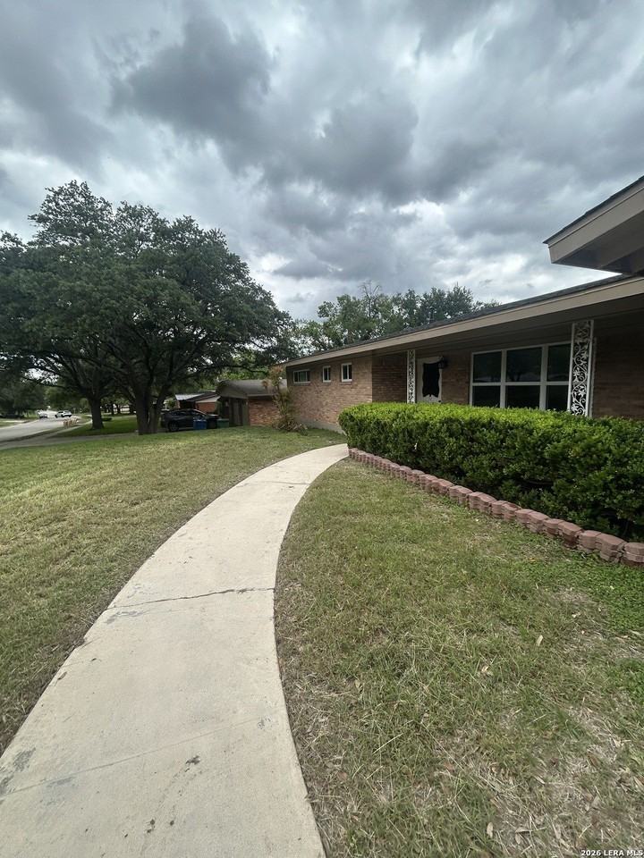 110 Northaven Dr - Photo 2 of 6
