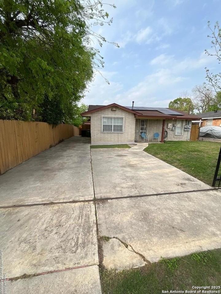 433 Dora St - Photo 2 of 19