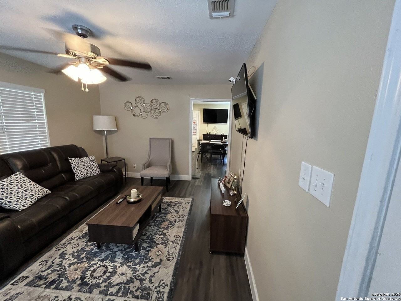 433 Dora St - Photo 4 of 19