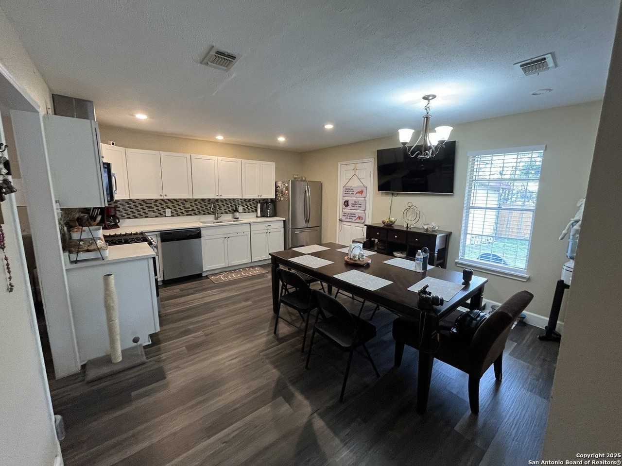 433 Dora St - Photo 6 of 19