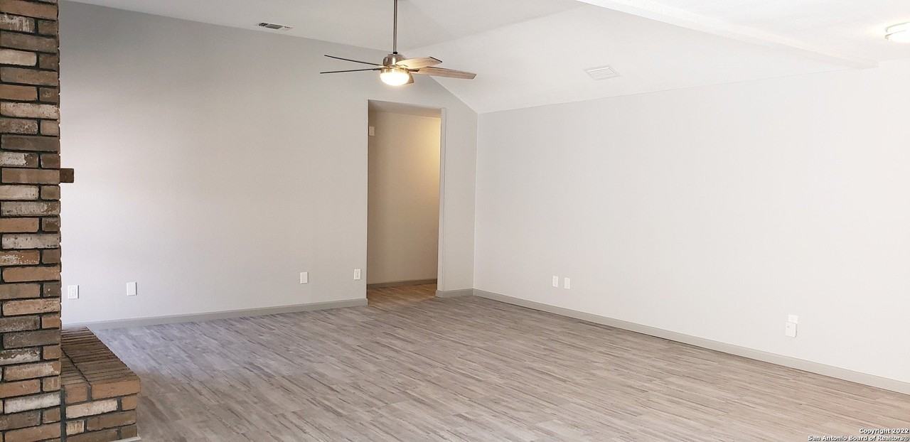 9210 Fishers Hill Dr - Photo 3 of 18