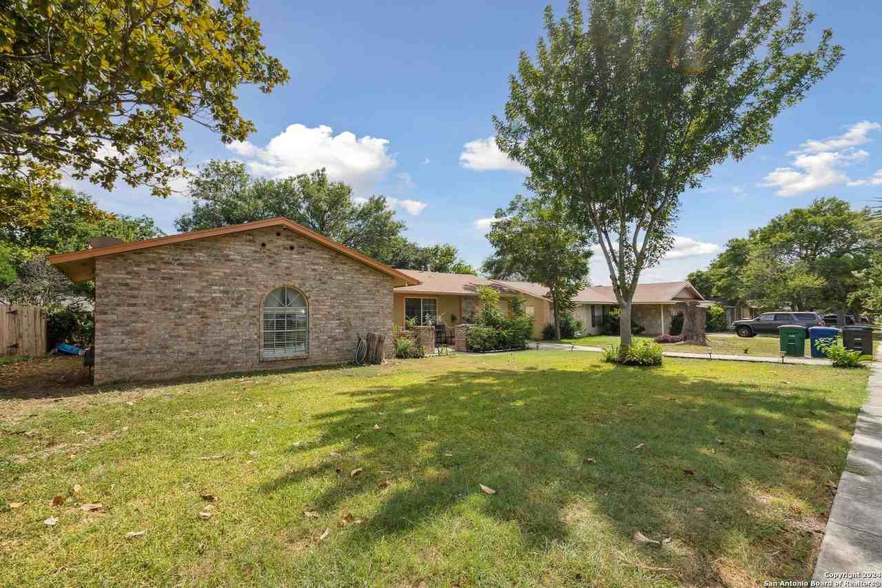 6738 Spring Manor St - Photo 2 of 28