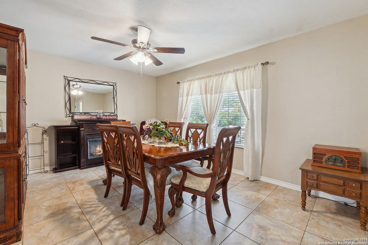6738 Spring Manor St - Photo 5 of 28