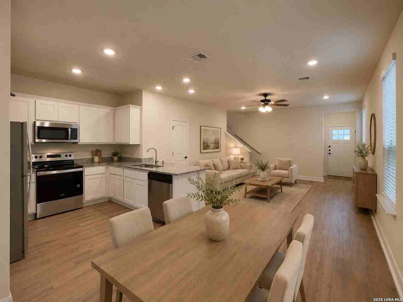 2515 Lynwood Bnd #102 - Photo 3 of 40