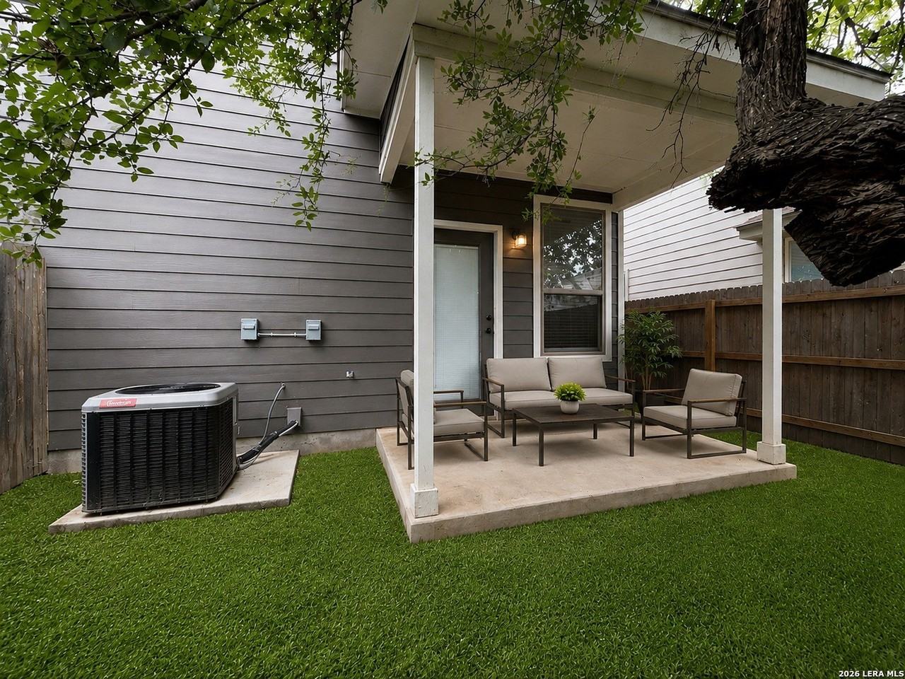 2515 Lynwood Bnd #102 - Photo 6 of 40