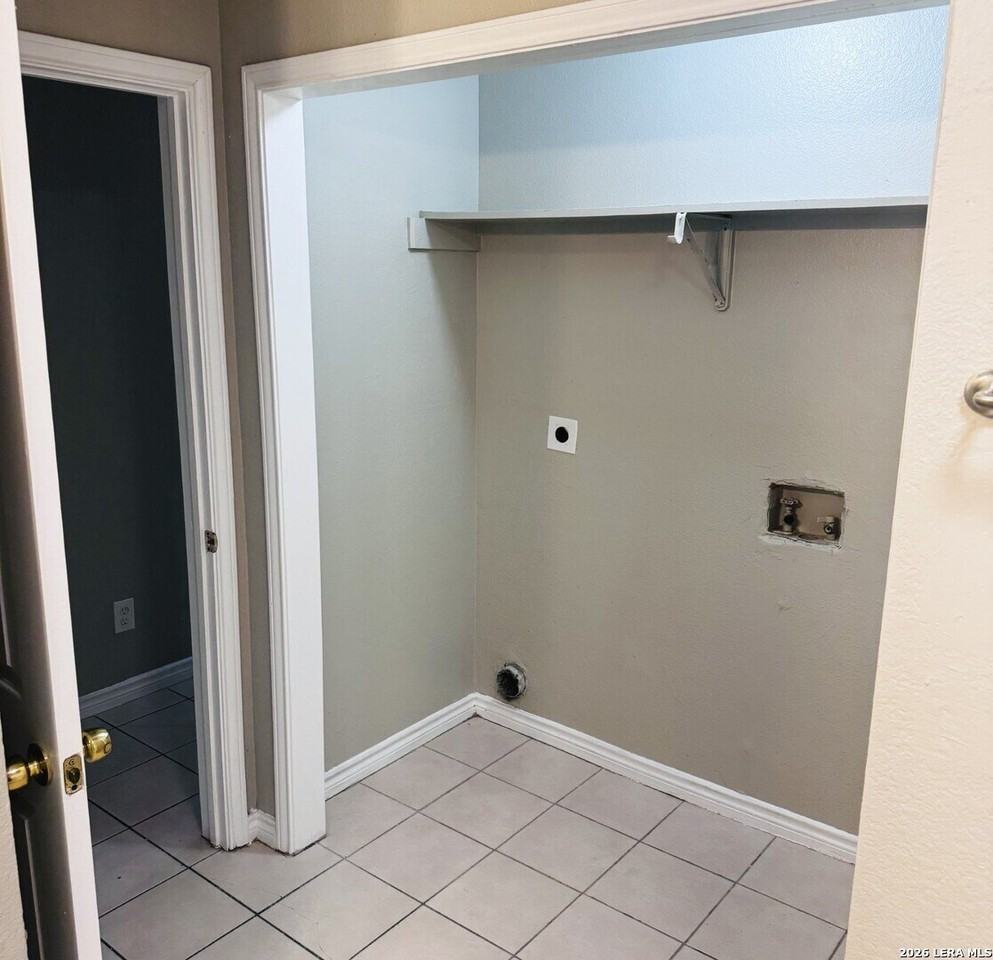 433 Amires Pl #1 - Photo 5 of 12