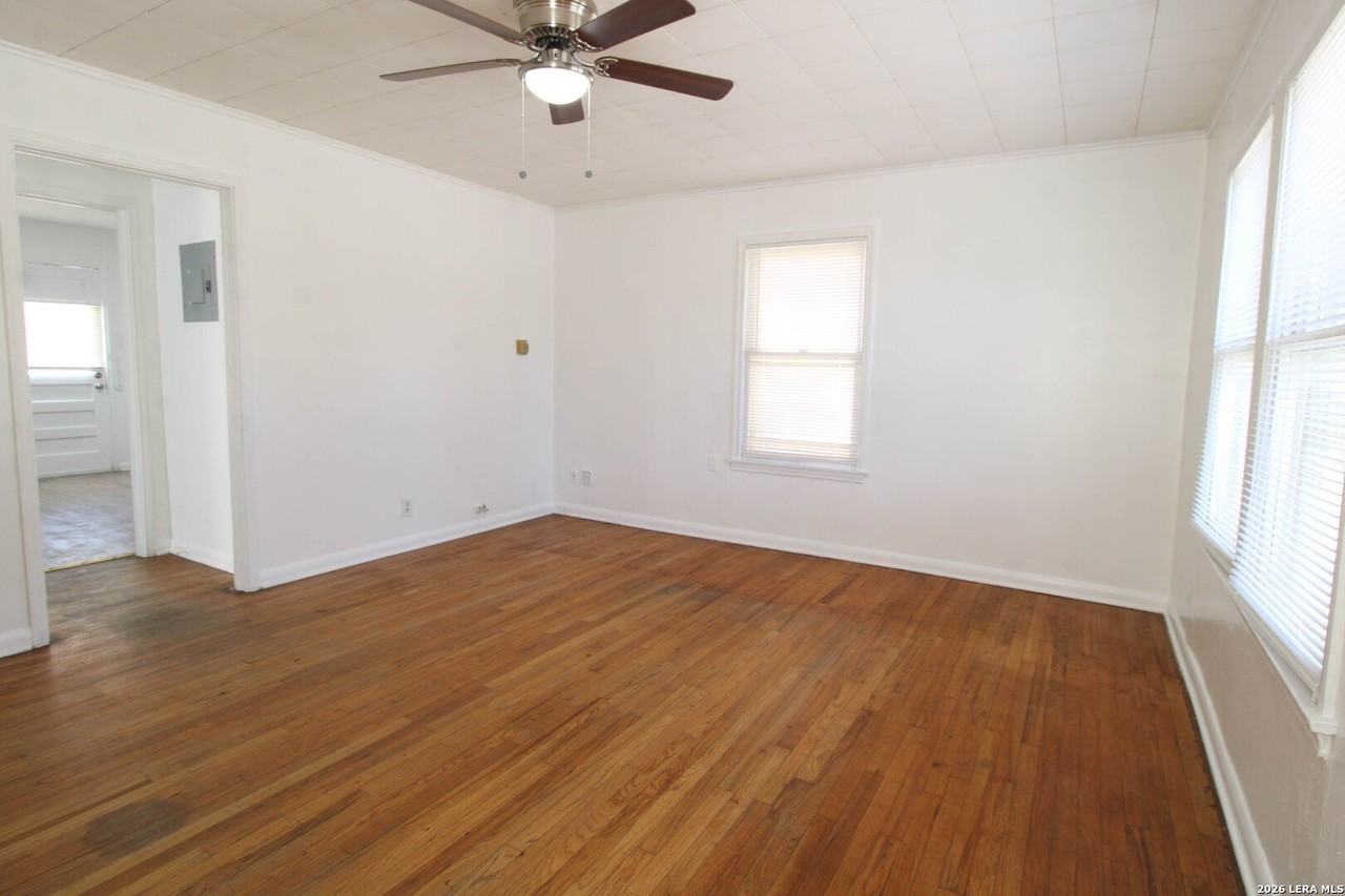 306 Overhill Dr - Photo 3 of 27