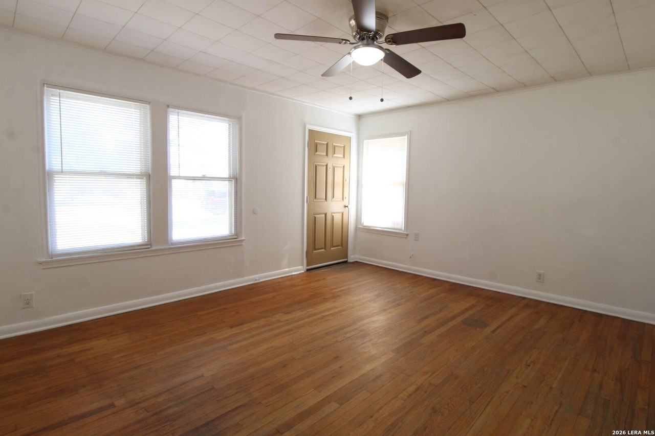 306 Overhill Dr - Photo 4 of 27