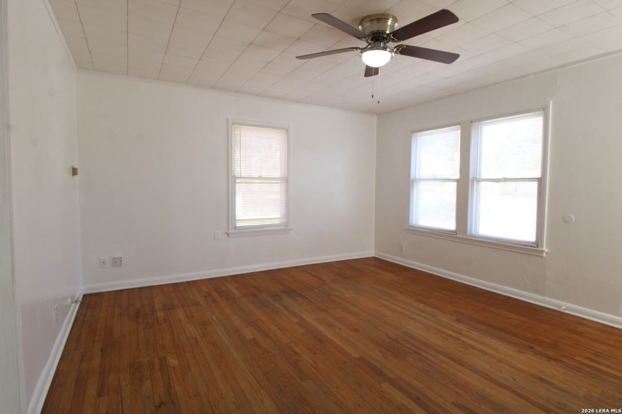 306 Overhill Dr - Photo 5 of 27
