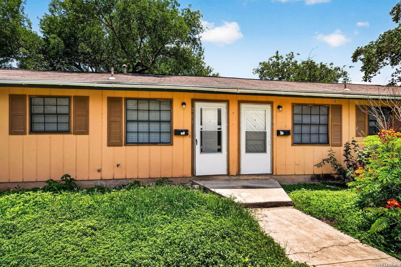 208 Bexar Dr - Photo 6 of 28