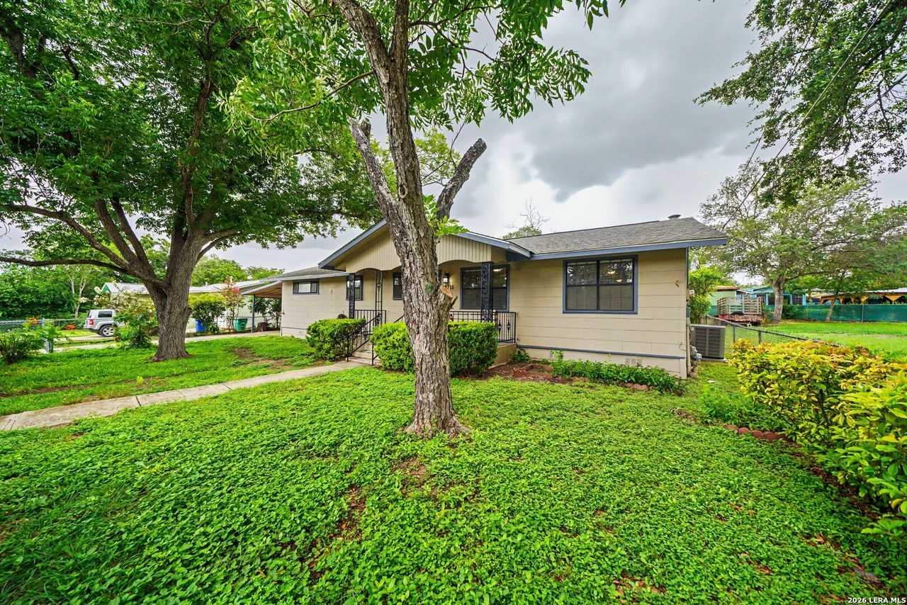 12715 Middle Ln - Photo 2 of 41