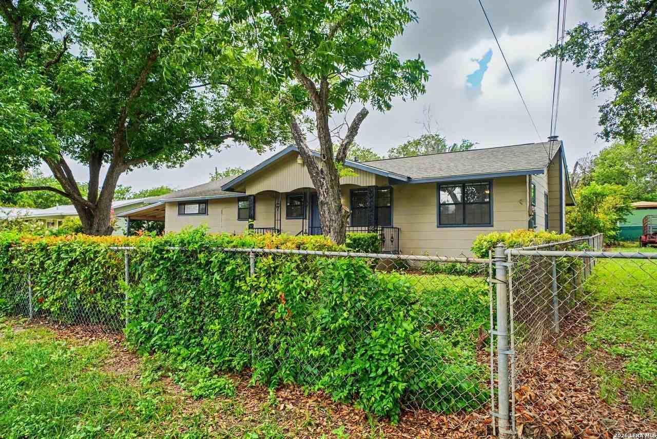 12715 Middle Ln - Photo 6 of 41