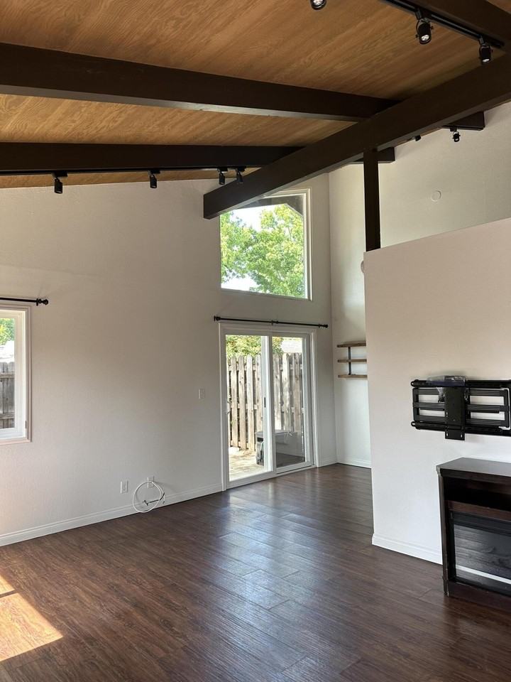 166 Kingston Ave #C - Photo 3 of 10