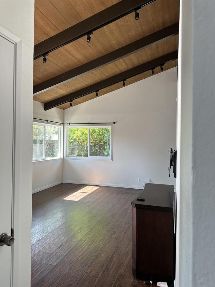 166 Kingston Ave #C - Photo 4 of 10