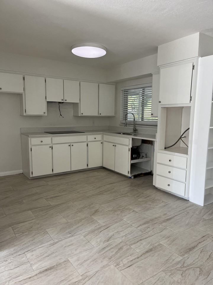 1213 Roger Babson Rd #1
