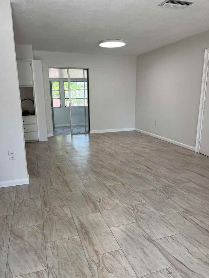 1213 Roger Babson Rd #1 - Photo 4 of 20