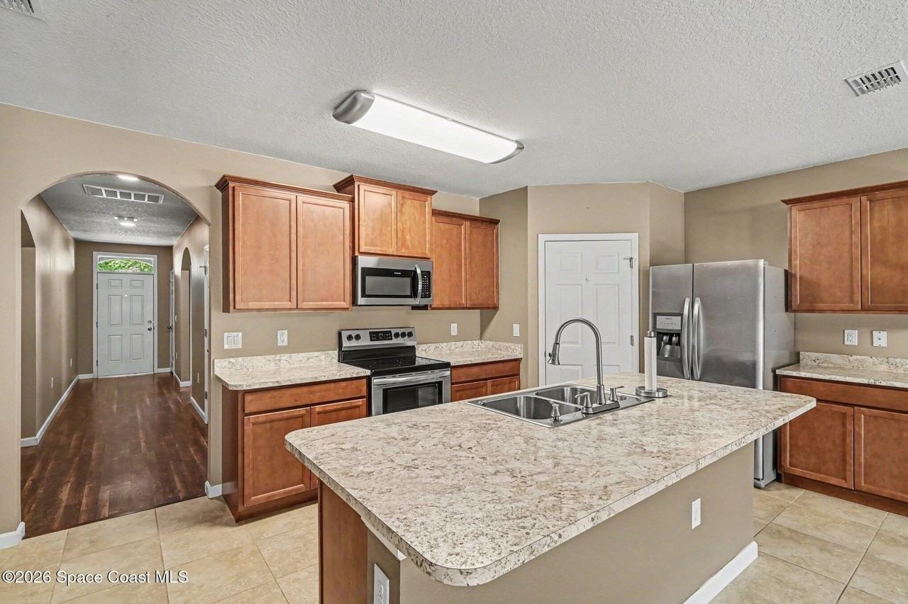 2650 Falcon Ln - Photo 2 of 14